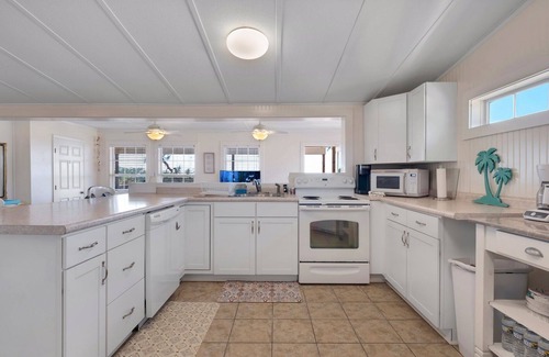 Salem House | Enjoy water views from our covered deck + dock, pet friendly - 1 mile to Keaton