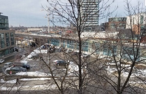 Parkdale Apartment | Enjoy your Stay in the Beautiful King West Liberty Village/Parkdale Area!