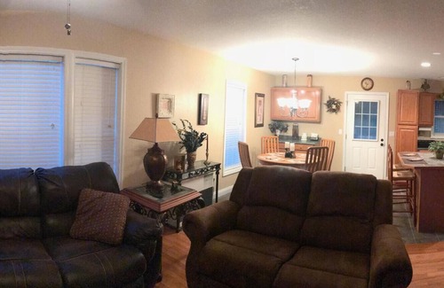 Fleetwood House | EnjoyThis Home in the Mountains ,5 min walk to the River ,Boone ,West Jefferso