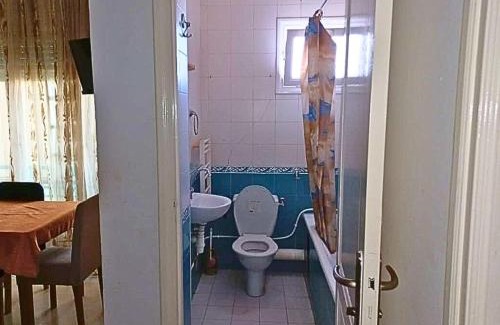 Ennasr Apartment | Ennasr 2 - Appartement Propre avec WiFi Fibre et Emplacement idéal - Chaines International - Proche commerces et Restaurants - Service Navette