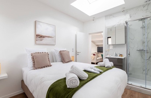 Quartier des Libertes - Vrijheidswijk Apartment | Enseignement IV - Two Bedroom Apartment, Sleeps 4