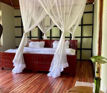 Kasese Hotel | Enshama Game Lodge and Campsite