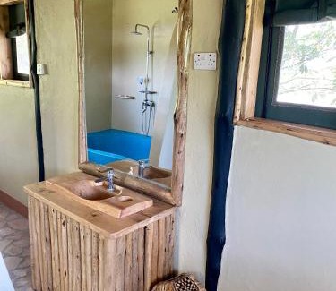 Kasese Hotel | Enshama Game Lodge and Campsite