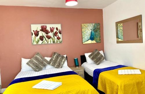 Cranbrook Apartment | Ensuite Apartment with small Kitchenette, Private Bathroom and Parking