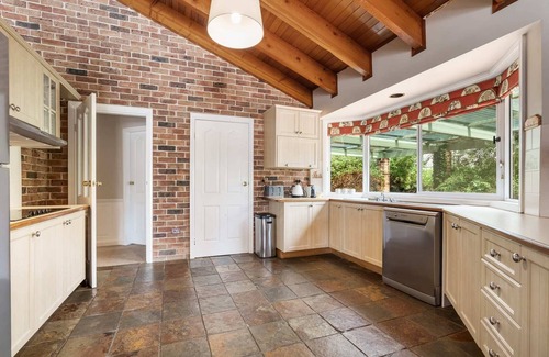 Calare House | Entertainer's Dream - 4 Bedroom Home with Pool