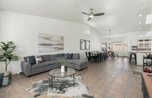 Paradise Park Vista House | Entertainer's DREAM! 7 bedroom/4 bath w HEATED POOL & SPA (SLEEPS 16)
