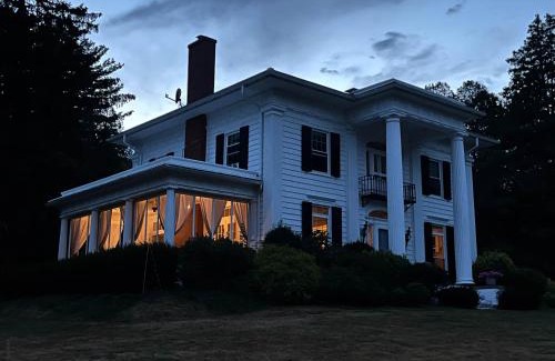 Thomaston Villa | Entertainer's Luxury Retreat