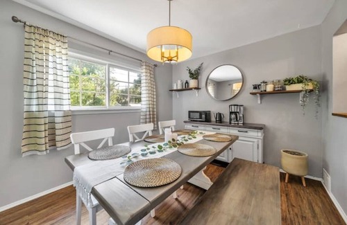 Drayton Plains House | ★Entertainment & Game Room w/Bar★ Cheerful Royal Oak Bungalow w/2 Full Baths