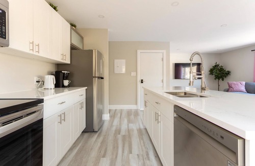 Fairfield Apartment | ENTIRE 2 BEDROOM APARTMENT DOWNTOWN