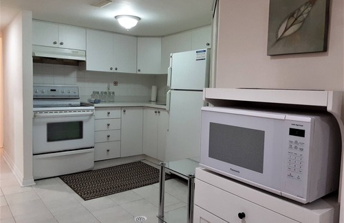 Churchill Meadows House | Entire 2 Bedroom Basement with Kitchen & Laundry