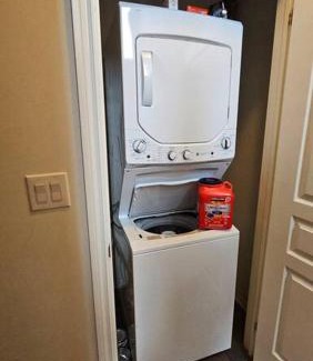 Earlscourt Apartment | Entire 2 Bedroom Townhouse in Toronto!