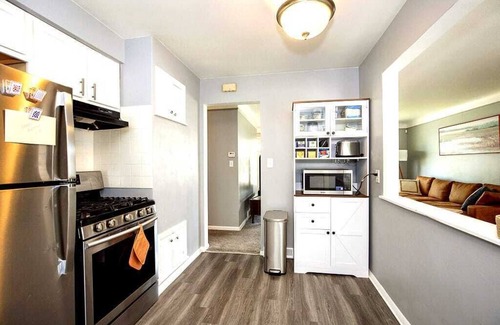 Maple Heights House | Entire 3 bed home in Maple Heights w ac
