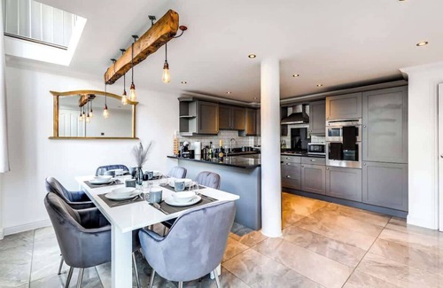 Ware House | Entire 3 Bed House - Contractors, Families & More