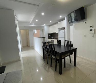 Mascot Apartment | Entire 3 bedroom apartment in Mascot