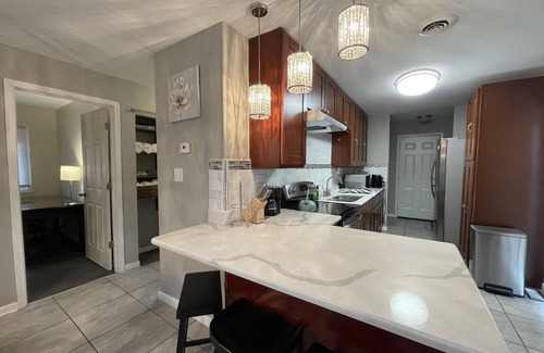 Harvey House | Entire 3bd home Comfortable Private