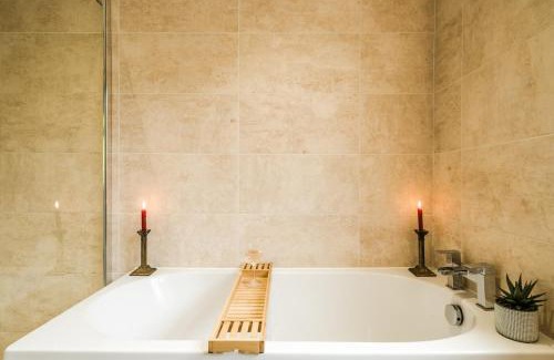 Ashford House | Entire 4-Bedroom Home Surrey