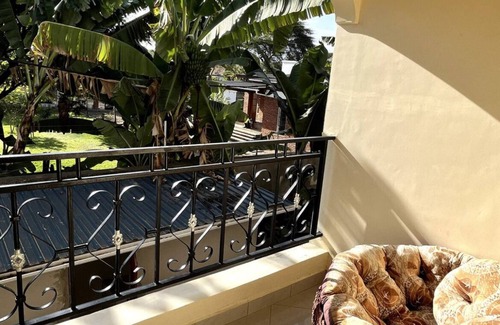 Arusha House | Entire 4-bedroom Holiday Home with a view of Mt Meru and 5min from the Airport!