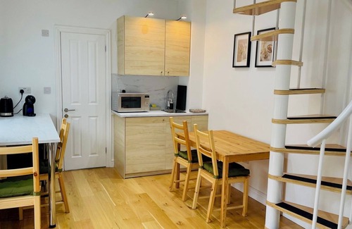 Arnos Grove House | Entire brand new house in north London. Free parking. Near metro. Private patio.