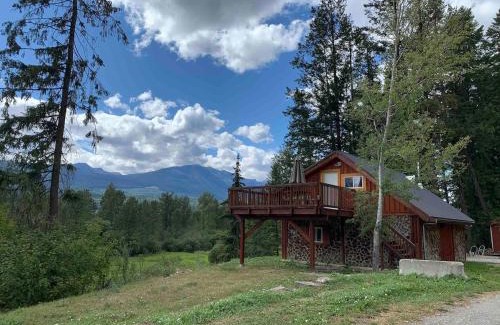 Golden House | Entire Cordwood House 5 minutes south of town