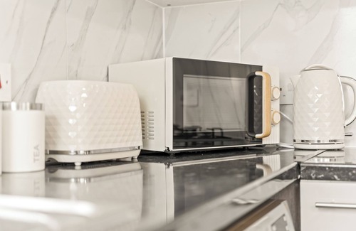 Welsh Harp Condo | Entire cosy 4Bd near Wembley Stadium