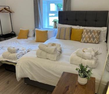 Dundalk House | Entire Cottage The Nest, Omeath near Carlingford