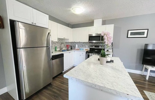 Langford House | Entire Guest Suite in Thetis Height