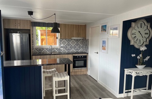 Margate Apartment | Entire Guesthouse - Rainbows End