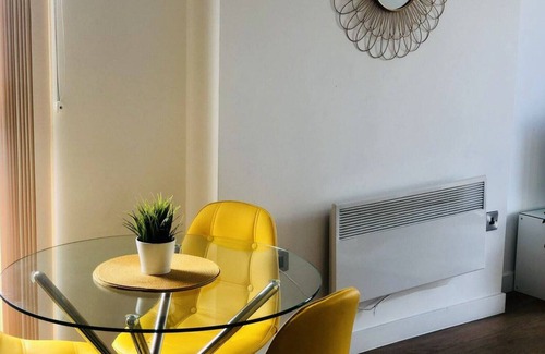 Sheffield City Centre Apartment | Entire “Home In The City” Near HOSPITAL