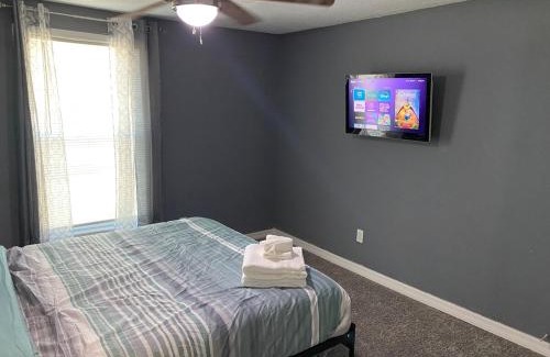 Palmetto House | Entire Home in Palmetto Ellenton