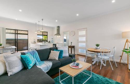 Sturt House | Entire Home in Sturt, Free Parking