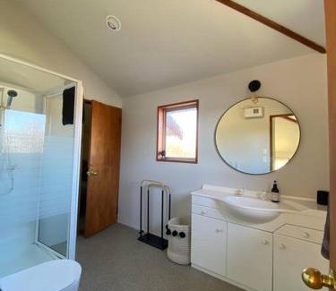 Albert Town House | Entire house and garden - River Retreat