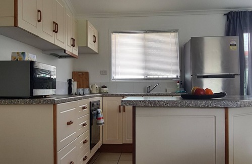 Springwood House | Entire house between Brisbane and Gold Cast