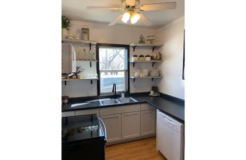 Fairfax House | Entire house for fishing, hunting, or passing by!