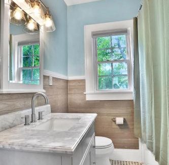 Fairfax House | Entire house in Fairfax, walking distance to shops