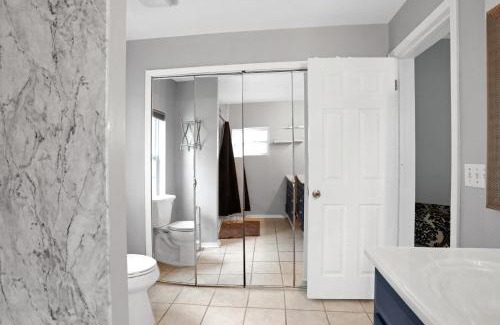Fairfax House | Entire house in Fairfax, walking distance to shops