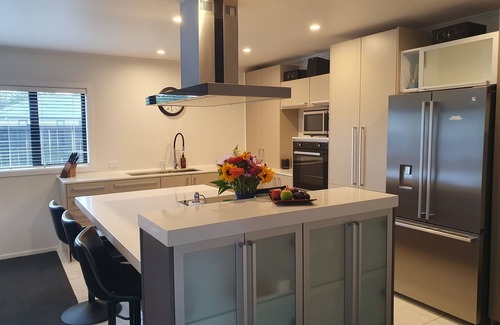 Motuoapa House | Entire House in Motuoapa - 3 mins to the stunning Lake Taupo. Dog friendly!