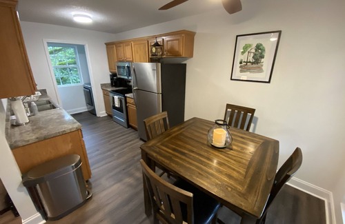 Athens House | Entire House, Remodeled, New Furniture, Near Downtown, Campus, & Mamas Boy!