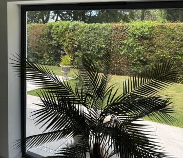 Winkfield Villa | Entire Newly built Luxurious Villa Just Steps from Royal Ascot Racecourse, only 10 mins from Windsor Castle and 5 mins from Legoland Windsor Resort