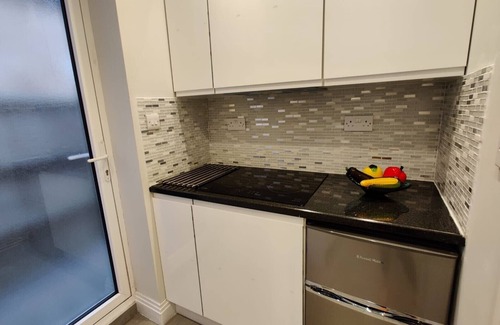 Pinner South House | Entire Place | Own Entrance | Kitchen | Garden | WiFi | Walk to Tube | Parking