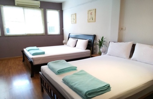 Chan Kasem House | Entire townhouse for 10 in Chatuchak area near Lat Phrao Subway Station