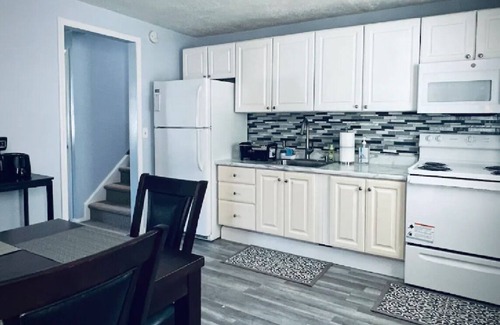 Reynolds Corners House | Entire West Toledo Home near Everything