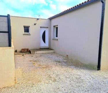 Poussan Apartment | Entre Terre et Mer, logement cosy