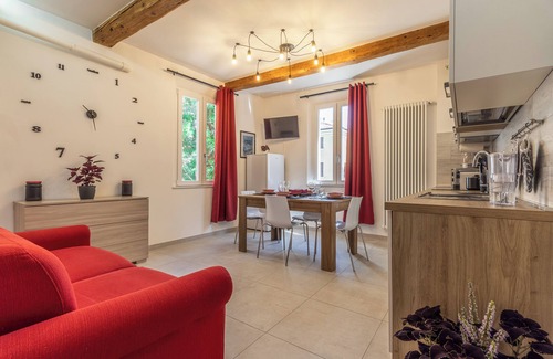 Old Town Apartment | Enzo Ferrari Museum|Stazione FS-WiFi-parking NO ZTL