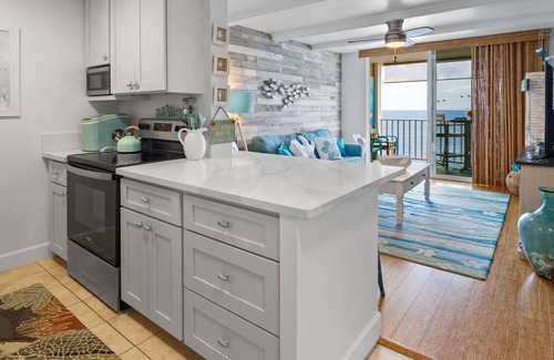 Historic Kailua Village Condo | 🌊 EPIC Oceanfront Condo at Hale Kona Kai #403, TOP FLOOR, ELEVATOR, CENTRAL AC 🐬