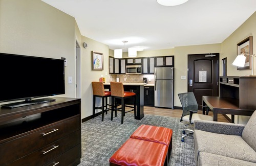 Mount Juliet Condo | Equipped Double Suite | Free Breakfast, Seasonal Outdoor Pool + Gym