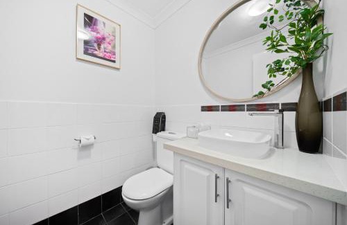Victoria Park House | Equitice Spring Moonlight Villa