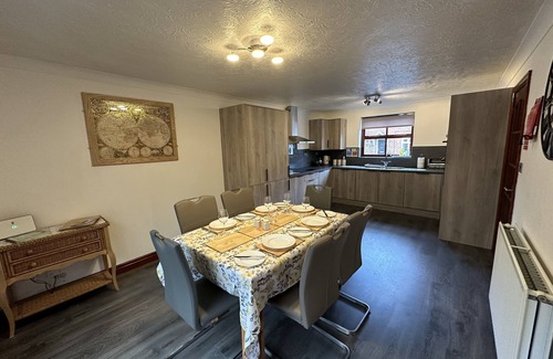 Muston Cottage | ERIC HOUSE, family friendly, with open fire in Filey