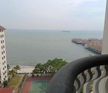 Taman Tanjung Apartment | ERICCA 3 Bedroom Seaview Suite, Glory Beach Resort, PD