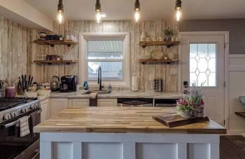 Selkirk House | Erie Shores Retreat, sleeps 6, Erie Shores Retreat