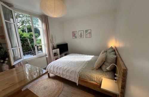 Saint-Martin Apartment | Escale Cosy à Pontoise Jacuzzi et terrasse
